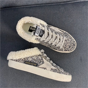 {{productViewItem.photos[photoViewList.activeNavIndex].Alt || productViewItem.photos[photoViewList.activeNavIndex].Description || 'Кроссовки GOLDEN GOOSE'}}