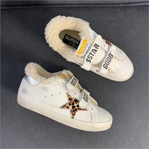 {{productViewItem.photos[photoViewList.activeNavIndex].Alt || productViewItem.photos[photoViewList.activeNavIndex].Description || 'Кроссовки GOLDEN GOOSE'}}