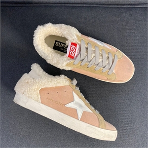 {{productViewItem.photos[photoViewList.activeNavIndex].Alt || productViewItem.photos[photoViewList.activeNavIndex].Description || 'Кроссовки GOLDEN GOOSE'}}