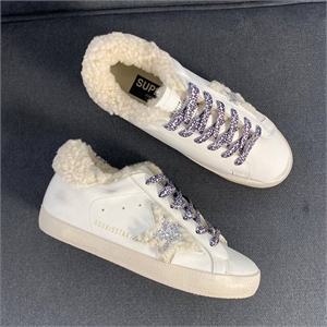 {{productViewItem.photos[photoViewList.activeNavIndex].Alt || productViewItem.photos[photoViewList.activeNavIndex].Description || 'Кроссовки GOLDEN GOOSE'}}