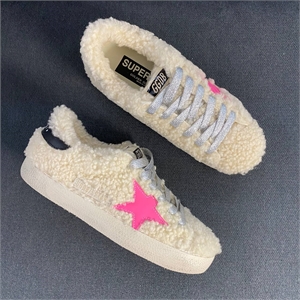 {{productViewItem.photos[photoViewList.activeNavIndex].Alt || productViewItem.photos[photoViewList.activeNavIndex].Description || 'Кроссовки GOLDEN GOOSE'}}