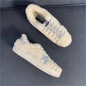 {{productViewItem.photos[photoViewList.activeNavIndex].Alt || productViewItem.photos[photoViewList.activeNavIndex].Description || 'Кроссовки GOLDEN GOOSE'}}