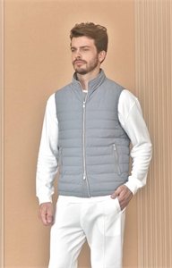 {{productViewItem.photos[photoViewList.activeNavIndex].Alt || productViewItem.photos[photoViewList.activeNavIndex].Description || 'Жилет BC'}}