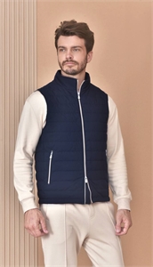 {{productViewItem.photos[photoViewList.activeNavIndex].Alt || productViewItem.photos[photoViewList.activeNavIndex].Description || 'Жилет BC'}}