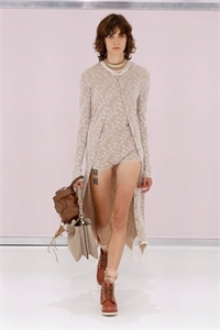 {{productViewItem.photos[photoViewList.activeNavIndex].Alt || productViewItem.photos[photoViewList.activeNavIndex].Description || 'Кардиган FENDI'}}