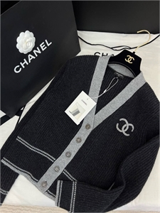 {{productViewItem.photos[photoViewList.activeNavIndex].Alt || productViewItem.photos[photoViewList.activeNavIndex].Description || 'Кардиган CHANEL'}}