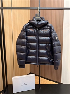 {{productViewItem.photos[photoViewList.activeNavIndex].Alt || productViewItem.photos[photoViewList.activeNavIndex].Description || 'Пуховик MONCLER'}}