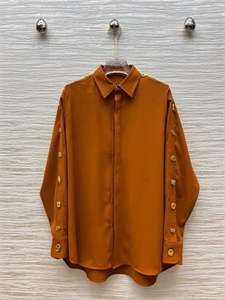 {{productViewItem.photos[photoViewList.activeNavIndex].Alt || productViewItem.photos[photoViewList.activeNavIndex].Description || 'Рубашка Schiaparelli'}}