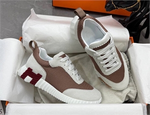 {{productViewItem.photos[photoViewList.activeNavIndex].Alt || productViewItem.photos[photoViewList.activeNavIndex].Description || 'Кроссовки HERMES'}}