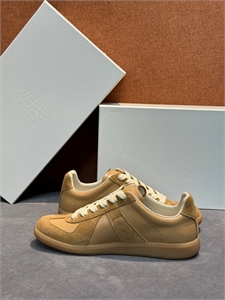 {{productViewItem.photos[photoViewList.activeNavIndex].Alt || productViewItem.photos[photoViewList.activeNavIndex].Description || 'Кроссовки MAISON MARGIELA'}}
