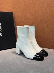 {{productViewItem.photos[photoViewList.activeNavIndex].Alt || productViewItem.photos[photoViewList.activeNavIndex].Description || 'Ботильоны CHANEL'}}