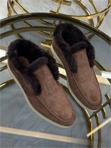 {{productViewItem.photos[photoViewList.activeNavIndex].Alt || productViewItem.photos[photoViewList.activeNavIndex].Description || 'Лоферы LORO PIANA На меху'}}