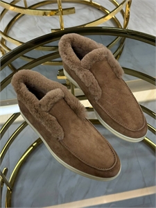 {{productViewItem.photos[photoViewList.activeNavIndex].Alt || productViewItem.photos[photoViewList.activeNavIndex].Description || 'Лоферы LORO PIANA На меху'}}