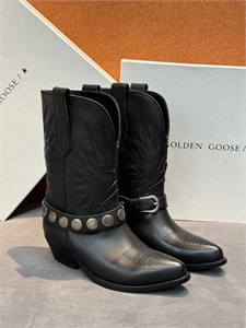 {{productViewItem.photos[photoViewList.activeNavIndex].Alt || productViewItem.photos[photoViewList.activeNavIndex].Description || 'Казаки GOLDEN GOOSE'}}