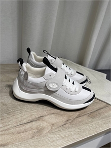 {{productViewItem.photos[photoViewList.activeNavIndex].Alt || productViewItem.photos[photoViewList.activeNavIndex].Description || 'Кроссовки HERMES'}}