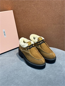 {{productViewItem.photos[photoViewList.activeNavIndex].Alt || productViewItem.photos[photoViewList.activeNavIndex].Description || 'Ботинки MIU MIU'}}
