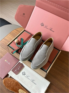 {{productViewItem.photos[photoViewList.activeNavIndex].Alt || productViewItem.photos[photoViewList.activeNavIndex].Description || 'Лоферы LORO PIANA'}}