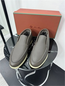 {{productViewItem.photos[photoViewList.activeNavIndex].Alt || productViewItem.photos[photoViewList.activeNavIndex].Description || 'Лоферы LP на меху'}}