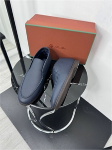 {{productViewItem.photos[photoViewList.activeNavIndex].Alt || productViewItem.photos[photoViewList.activeNavIndex].Description || 'Лоферы LP на меху'}}