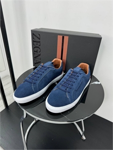 {{productViewItem.photos[photoViewList.activeNavIndex].Alt || productViewItem.photos[photoViewList.activeNavIndex].Description || 'Кеды ZEGNA'}}