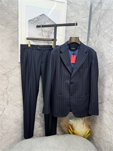 {{productViewItem.photos[photoViewList.activeNavIndex].Alt || productViewItem.photos[photoViewList.activeNavIndex].Description || 'Костюм KITON'}}