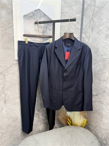 {{productViewItem.photos[photoViewList.activeNavIndex].Alt || productViewItem.photos[photoViewList.activeNavIndex].Description || 'Костюм KITON'}}