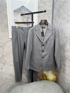 {{productViewItem.photos[photoViewList.activeNavIndex].Alt || productViewItem.photos[photoViewList.activeNavIndex].Description || 'Костюм KITON'}}