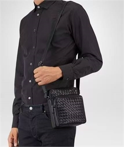 {{productViewItem.photos[photoViewList.activeNavIndex].Alt || productViewItem.photos[photoViewList.activeNavIndex].Description || 'сумка BV'}}