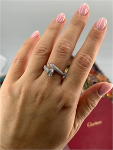 {{productViewItem.photos[photoViewList.activeNavIndex].Alt || productViewItem.photos[photoViewList.activeNavIndex].Description || 'Кольцо CARTIER'}}