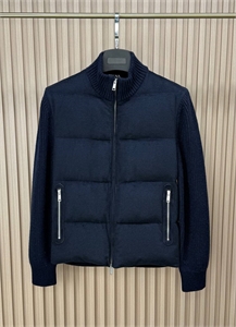 {{productViewItem.photos[photoViewList.activeNavIndex].Alt || productViewItem.photos[photoViewList.activeNavIndex].Description || 'кардиган ZEGNA'}}