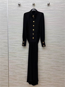 {{productViewItem.photos[photoViewList.activeNavIndex].Alt || productViewItem.photos[photoViewList.activeNavIndex].Description || 'Платье Schiaparelli'}}