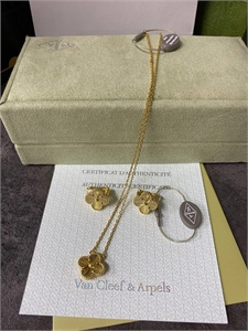 {{productViewItem.photos[photoViewList.activeNavIndex].Alt || productViewItem.photos[photoViewList.activeNavIndex].Description || 'Кулон Van Cleef'}}