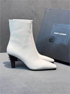 {{productViewItem.photos[photoViewList.activeNavIndex].Alt || productViewItem.photos[photoViewList.activeNavIndex].Description || 'Ботильоны YSL'}}