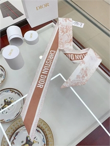 {{productViewItem.photos[photoViewList.activeNavIndex].Alt || productViewItem.photos[photoViewList.activeNavIndex].Description || 'Твилли DIOR'}}