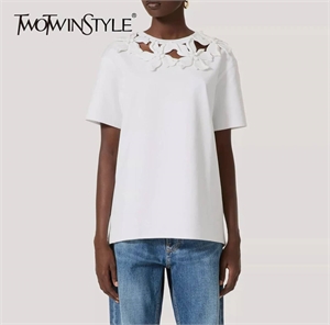 {{productViewItem.photos[photoViewList.activeNavIndex].Alt || productViewItem.photos[photoViewList.activeNavIndex].Description || 'Футболка VALENTINO'}}