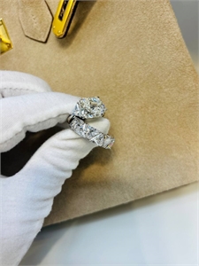 {{productViewItem.photos[photoViewList.activeNavIndex].Alt || productViewItem.photos[photoViewList.activeNavIndex].Description || 'Кольцо GRAFF'}}