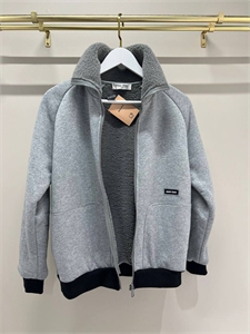 {{productViewItem.photos[photoViewList.activeNavIndex].Alt || productViewItem.photos[photoViewList.activeNavIndex].Description || 'Бомбер MIU MIU'}}