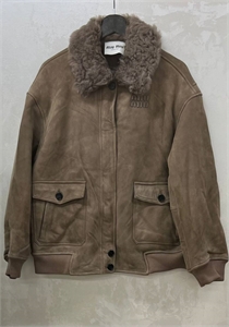 {{productViewItem.photos[photoViewList.activeNavIndex].Alt || productViewItem.photos[photoViewList.activeNavIndex].Description || 'Дубленка MIU MIU'}}