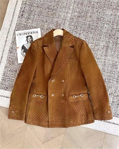 {{productViewItem.photos[photoViewList.activeNavIndex].Alt || productViewItem.photos[photoViewList.activeNavIndex].Description || 'Пиджак GUCCI'}}