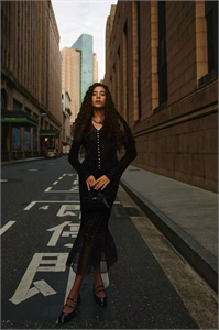 {{productViewItem.photos[photoViewList.activeNavIndex].Alt || productViewItem.photos[photoViewList.activeNavIndex].Description || 'Костюм ERMANO SCERVINO'}}