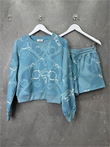 {{productViewItem.photos[photoViewList.activeNavIndex].Alt || productViewItem.photos[photoViewList.activeNavIndex].Description || 'Костюм HERMES'}}