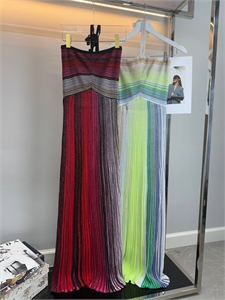 {{productViewItem.photos[photoViewList.activeNavIndex].Alt || productViewItem.photos[photoViewList.activeNavIndex].Description || 'Платье MISSONI'}}