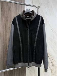 {{productViewItem.photos[photoViewList.activeNavIndex].Alt || productViewItem.photos[photoViewList.activeNavIndex].Description || 'Куртка LORO PIANA с вставками кожи крокодила'}}