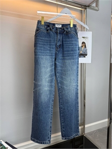 {{productViewItem.photos[photoViewList.activeNavIndex].Alt || productViewItem.photos[photoViewList.activeNavIndex].Description || 'Джинсы CHANEL'}}