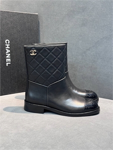 {{productViewItem.photos[photoViewList.activeNavIndex].Alt || productViewItem.photos[photoViewList.activeNavIndex].Description || 'Сапоги CHANEL'}}