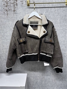 {{productViewItem.photos[photoViewList.activeNavIndex].Alt || productViewItem.photos[photoViewList.activeNavIndex].Description || 'Дубленка BALMAIN'}}