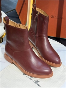 {{productViewItem.photos[photoViewList.activeNavIndex].Alt || productViewItem.photos[photoViewList.activeNavIndex].Description || 'Ботинки LORO PIANA'}}