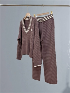 {{productViewItem.photos[photoViewList.activeNavIndex].Alt || productViewItem.photos[photoViewList.activeNavIndex].Description || 'Костюм BRUNELLO CUCINELLI'}}