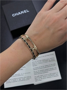 {{productViewItem.photos[photoViewList.activeNavIndex].Alt || productViewItem.photos[photoViewList.activeNavIndex].Description || 'Браслет CHANEL'}}