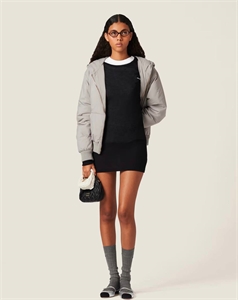 {{productViewItem.photos[photoViewList.activeNavIndex].Alt || productViewItem.photos[photoViewList.activeNavIndex].Description || 'Платье MIU MIU'}}